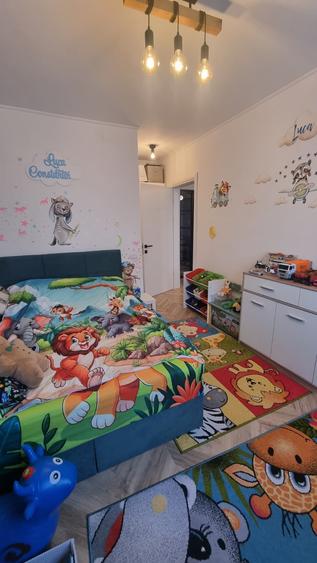 Apartament 4 camere, centrală proprie, parcare, 5 min metrou Apărătorii Patriei - 5