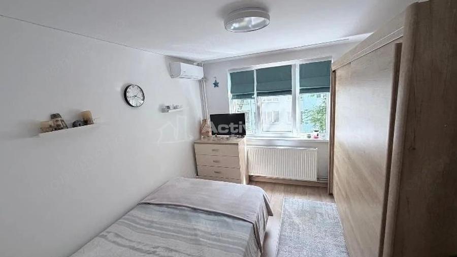 Apartament cu 4 camere decomandat în Drumul Taberei