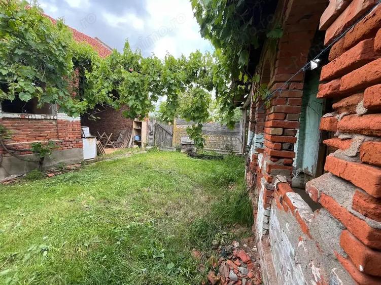 Honorici, Casa Cu Teren, 230 Mp. Suprafata construita, 1.700 Mp. Suprafata teren - 15