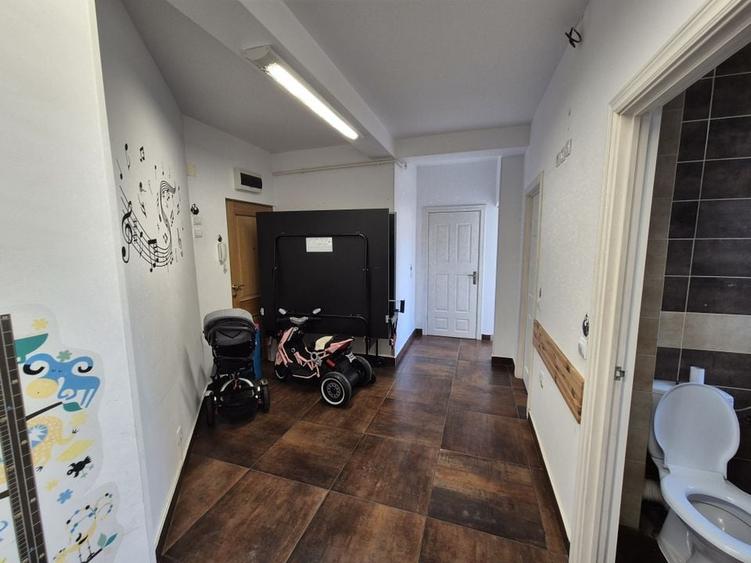 Spatiu comercial 109,54 mp + teren 222 mp + 2 locuri de parcare - Varteju - 11