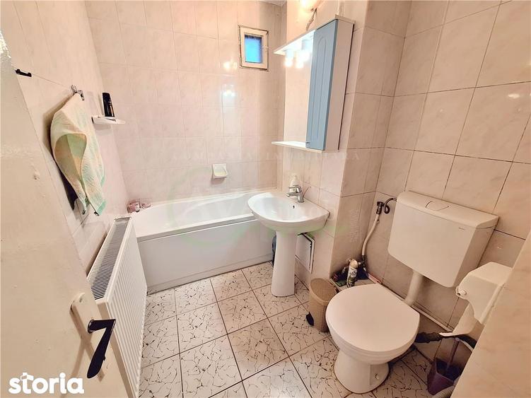 Apartament 2 camere, etaj 2 din 4, nemobilat , cu centrala, Piata Sud - 6