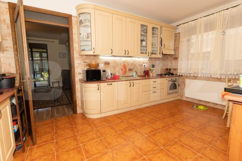 Vila exclusivista, de vanzare, cu 8 camere, 400 mp, zona Peris - 5