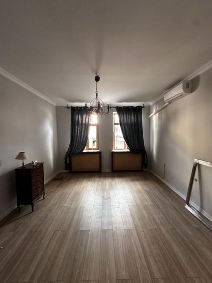 Inchiriez spatiu ptr birou/salon, zona ultracentrala, 2 camere de aprox 20 mp fiecare, recent renovat, cu acces la gradina(spatiul poate fi mobilat) - 4