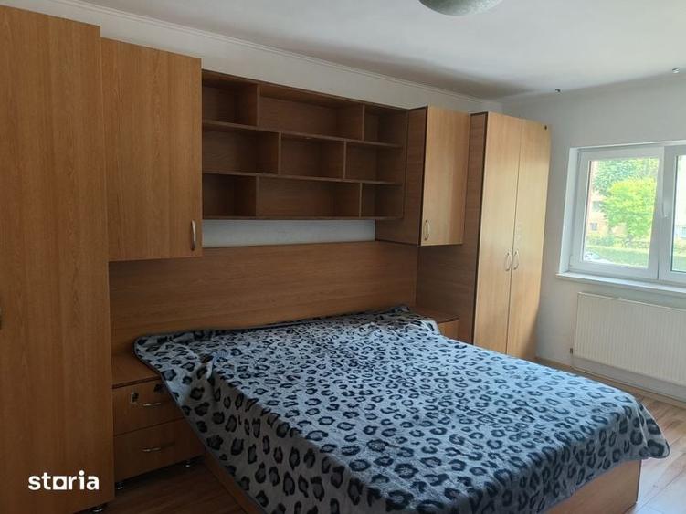 Apartament cu 2 camere decomandat în Tractorul