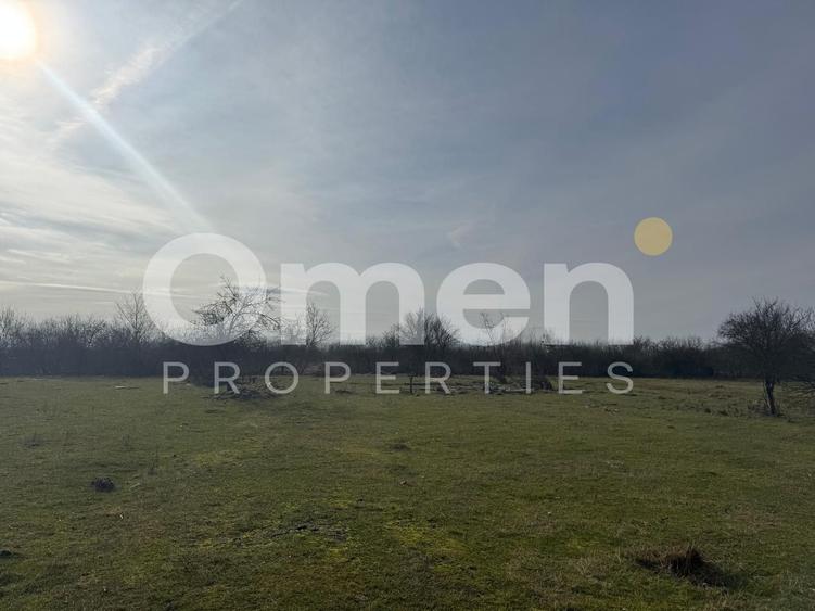 Teren agricol intravilan de 1305 mp, în Vest