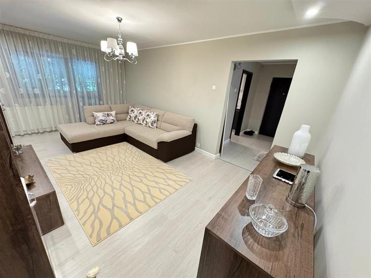 Apartament cu 3 camere decomandat în Lunca Cetățuii