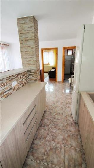 Casă cu 6 camere cu Teren 249 Mp în Rogerius