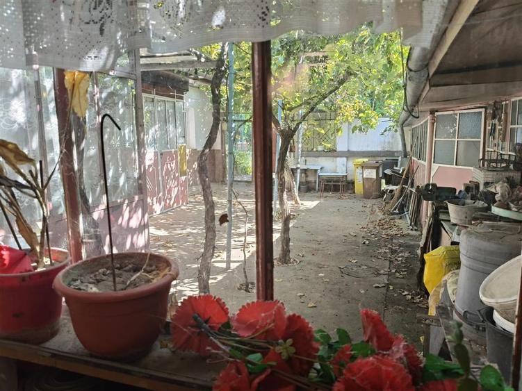 Casă cu 4 camere cu Garaj în Chercea