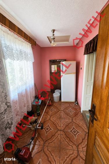 Casă cu 4 camere cu Teren 1185 Mp în Apața