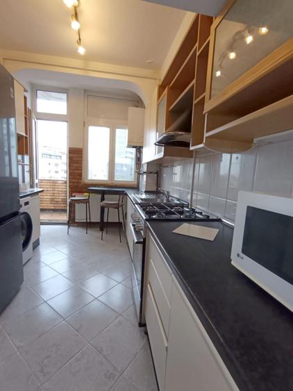 Apartament cu 4 camere semidecomandat, mobilat în Armeneasca