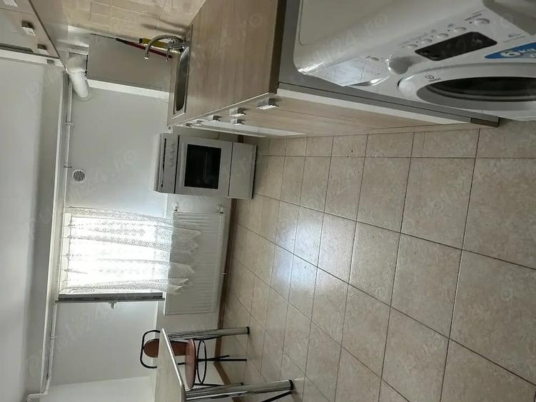Apartament cu 2 camere semidecomandat în Girocului