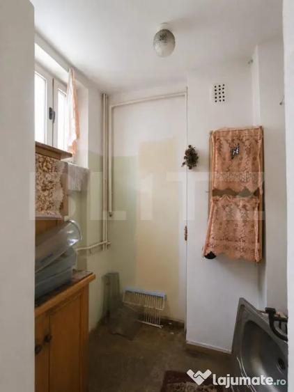 Apartament cu 3 camere semidecomandat în Central