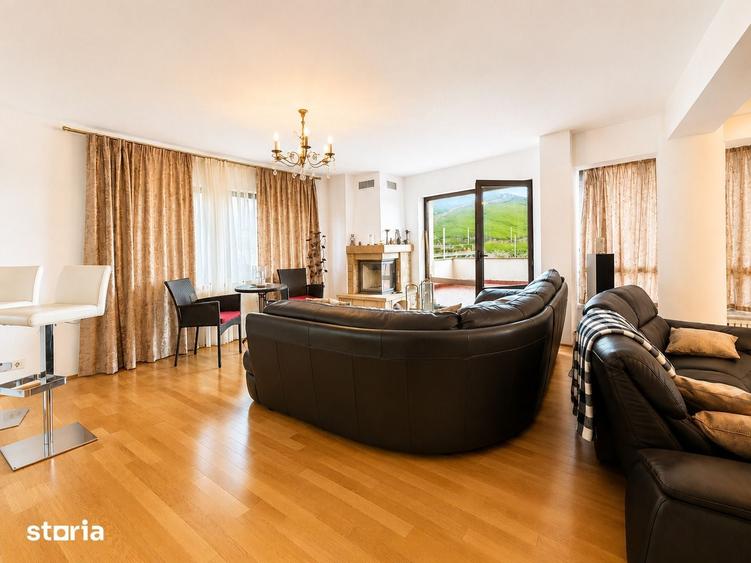 Casă cu 8 camere cu Teren 750 Mp în Central