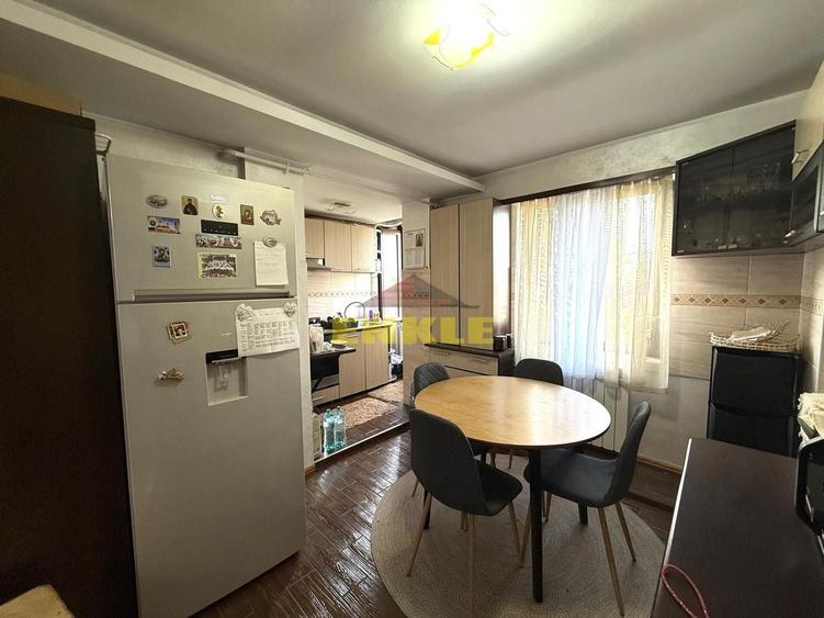 Apartament cu 3 camere decomandat în Central