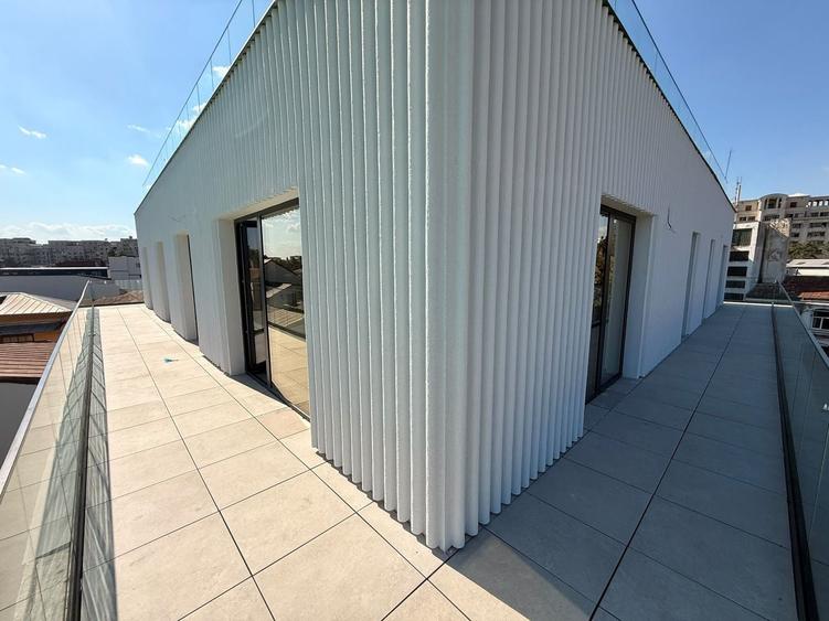 Apartament cu 4 camere decomandat în Unirii