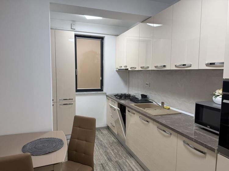 Apartament cu 2 camere semidecomandat în Rovine