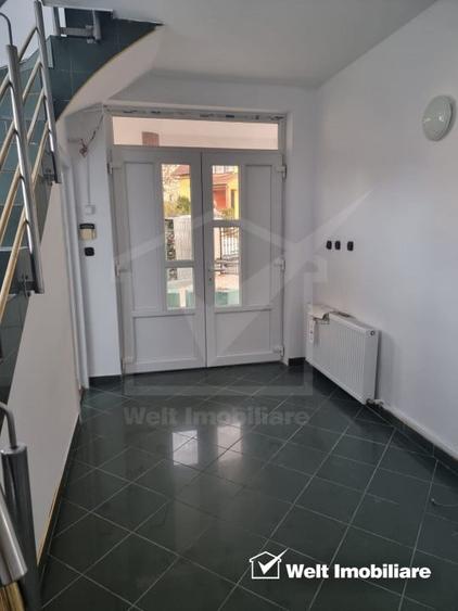 Casă individuală cu 14 camere cu Canalizare în Zorilor