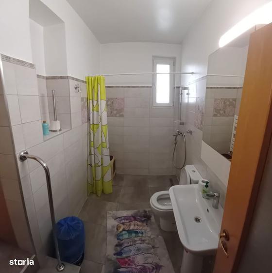 Casă cu 5 camere cu Teren 347 Mp în Central