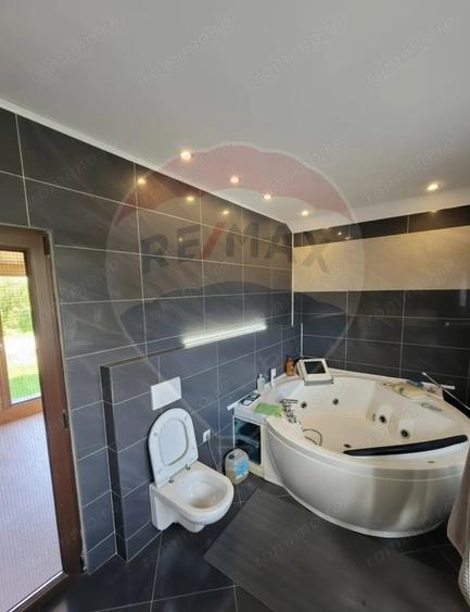 Casă cu 5 camere cu Teren 702 Mp în Nord