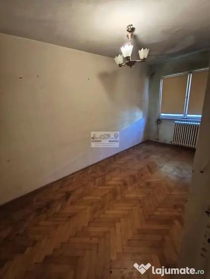 Apartament cu 4 camere decomandat în Central