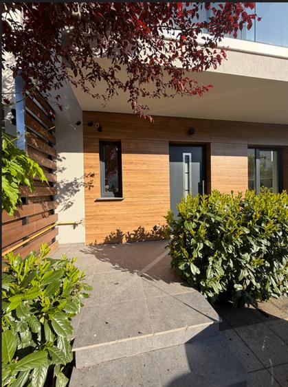 Casă cu 5 camere cu Teren 257 Mp în Central