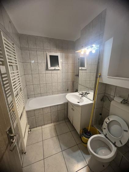 Apartament cu 3 camere decomandat în Craiovei