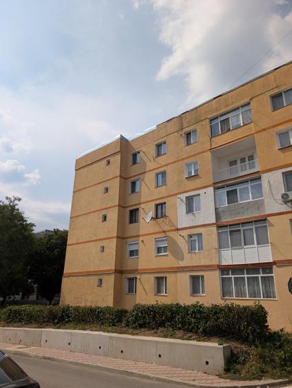 Apartament 3 camere Buhuși - Republicii Penny - 1