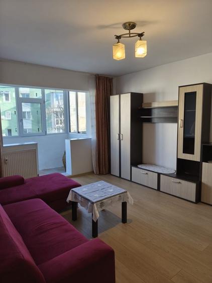 Apartament cu 2 camere semidecomandat în Craiovița Nouă