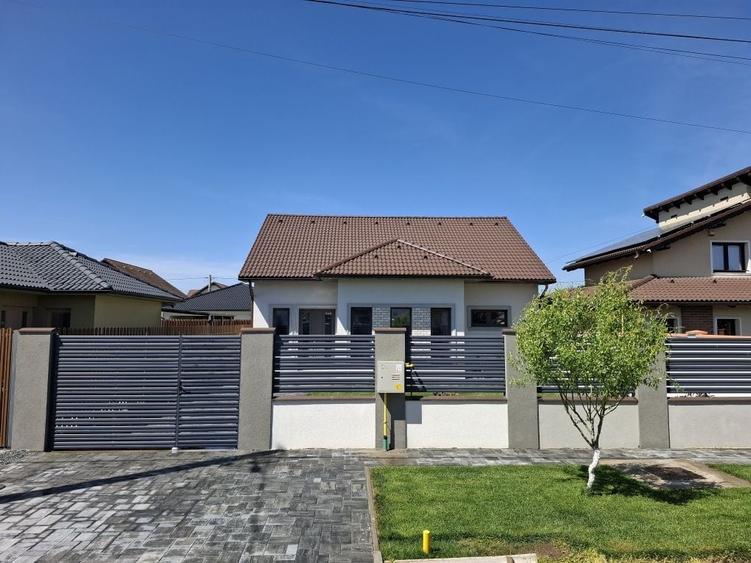Casă cu 3 camere cu Teren 330 Mp în Livada