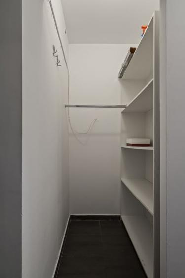 Apartament cu 3 camere decomandat, mobilat în Tei