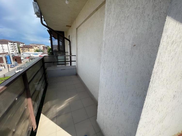 Apartament cu 2 camere semidecomandat, mobilat în Central