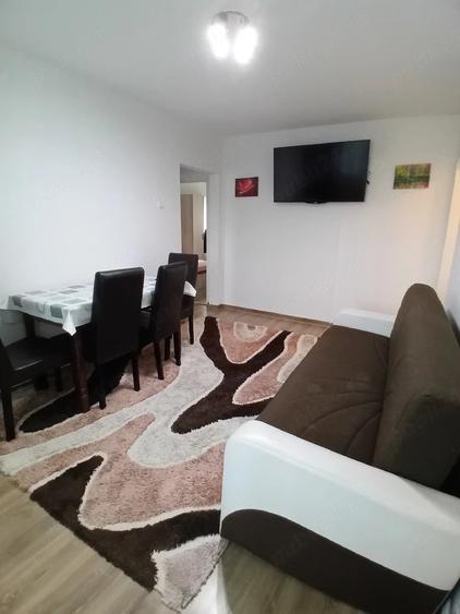 Apartament cu 3 camere semidecomandat în Șagului