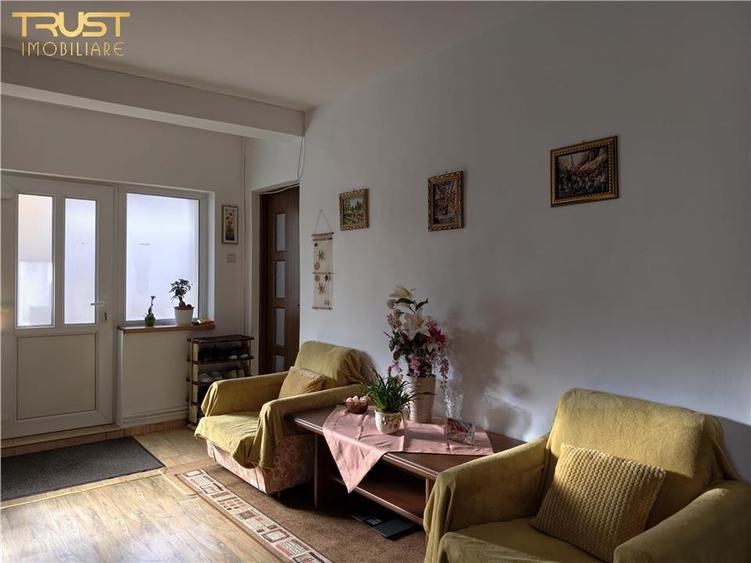 Casă cu 8 camere cu Teren 560 Mp în Someșeni
