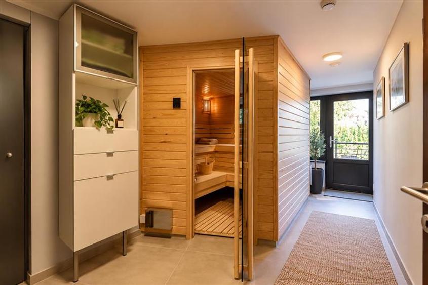 Casă individuală cu 4 camere cu Piscina în Central