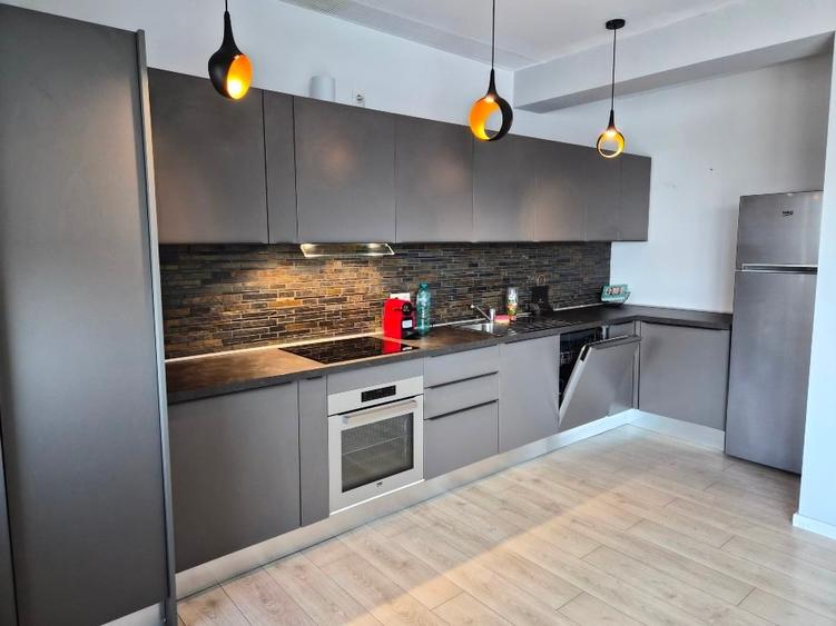 Inchiriez apartament 3 camere cu terasa generoasa - 2