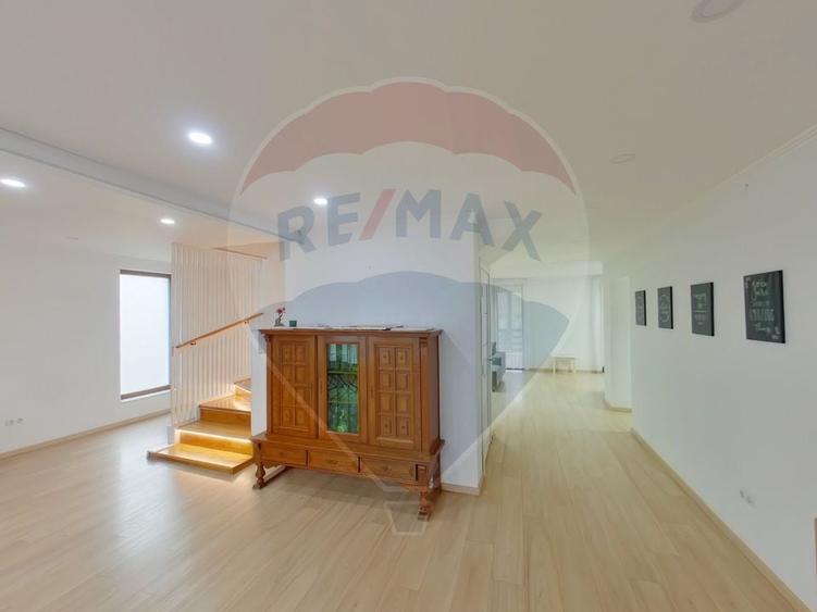 Casă / Vilă cu 6 camere de vânzare în zona Est - 3