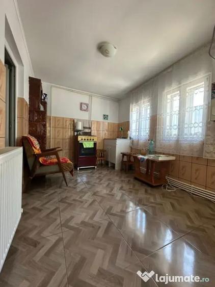 Casa cu 4 camere, zona Buzaului. - 9