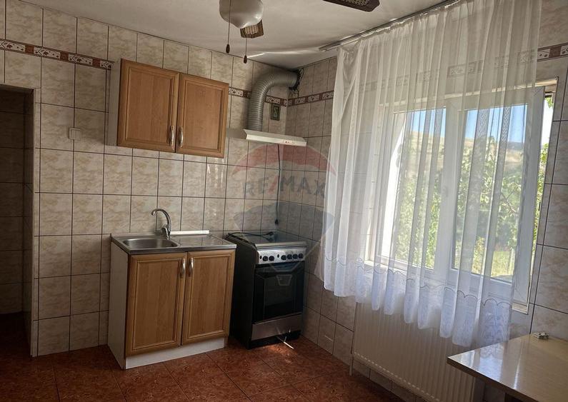 Casa spa?ioasa in Ciritei, gata de mutat - 3