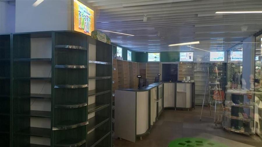 Spatii cu vad comercial si standuri - zona Piata Sudului - 2