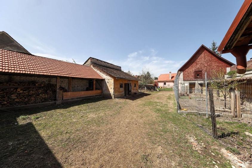 Casă Săsească Autentică cu Șură Impresionantă în Cristian – Teren 2729mp - 8