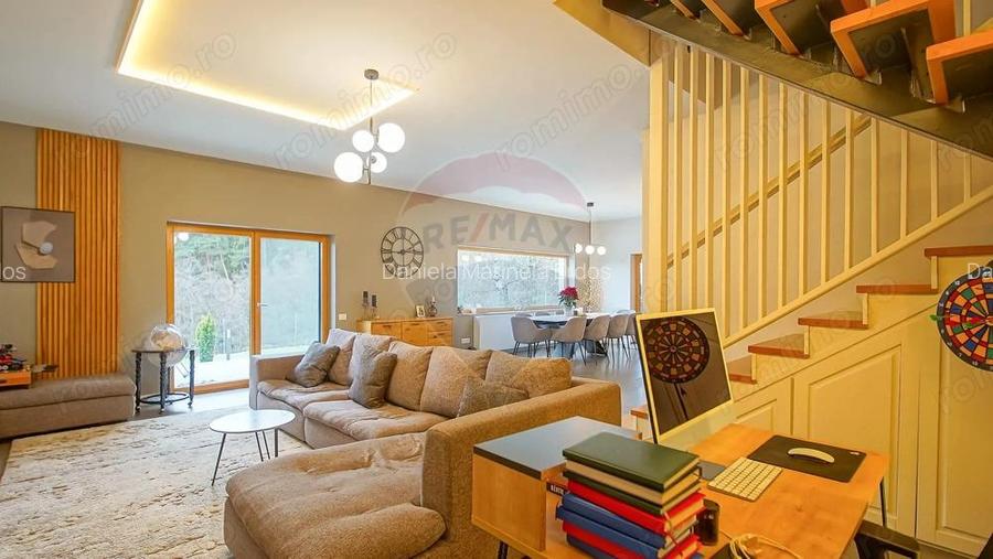 Vila moderna cu vedere spre padure Poiana Angelescu