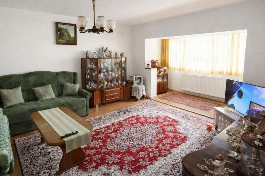 Apartament 3 camere structura mare Racadau intrare - 1