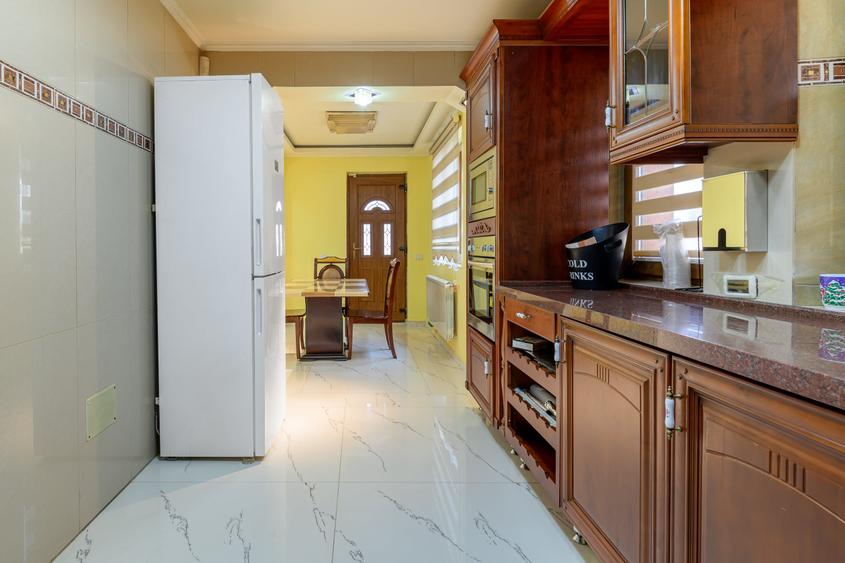 Vilă spațioasă S+P+1+M | 306 mp utili | Sector 3 – Trapezului | 9 camere | 4 Bai - 21