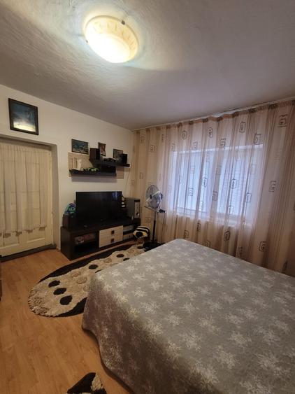 Valu lui Traian -casa 3 camere cu teren 300 mp -gaze la poarta -79900 Euro neg - 17