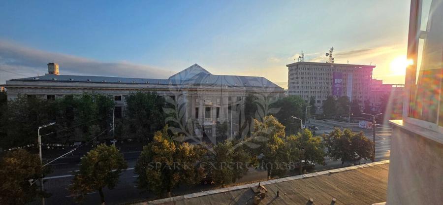 //3 CAMERE// ULTRACENTRAL// - 1