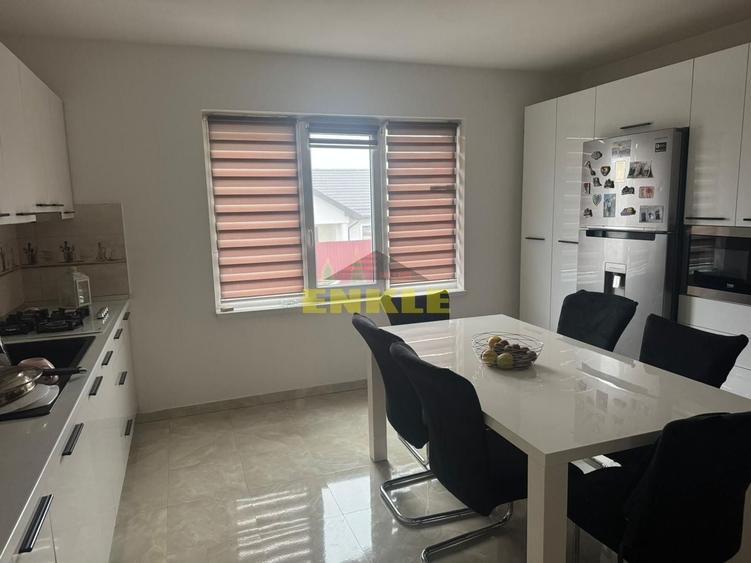 Oportunitate excelentă – teren generos + casă MOBILATĂ UTILATĂ - 4