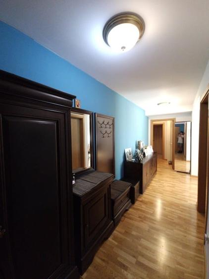 Apartament cu 3 camere decomandat, mobilat în Central