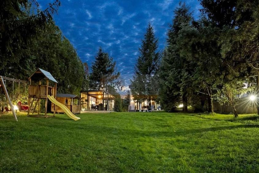 Vilă spectaculoasă pe malul lacului Snagov / 3000 mp teren / Barcă inclusă - 8