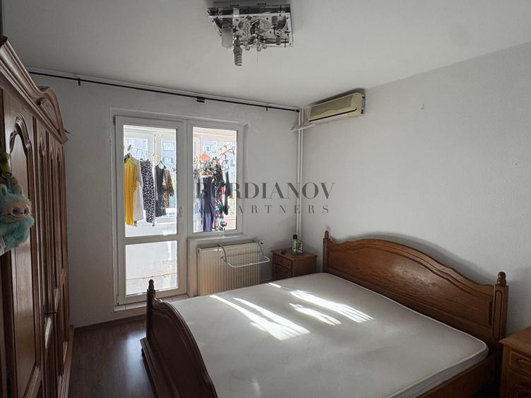 Apartament cu 3 camere semidecomandat în Titan