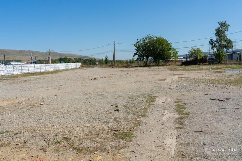 Teren si constructii cu deschidere la strada, zona autostrazii - 1